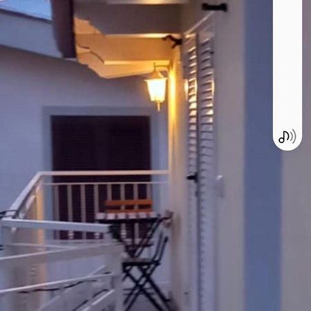 B&B A Casa Di Antonella Скаури Екстериор снимка
