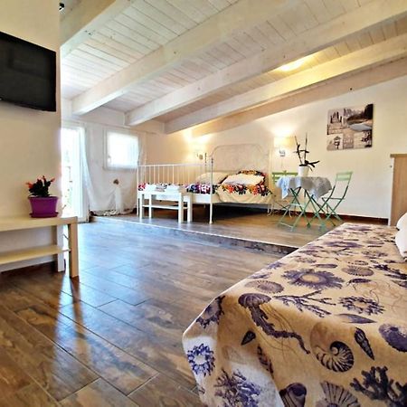 B&B A Casa Di Antonella Скаури Екстериор снимка