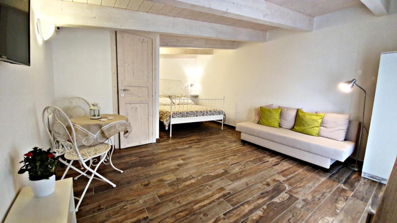 B&B A Casa Di Antonella Скаури Екстериор снимка