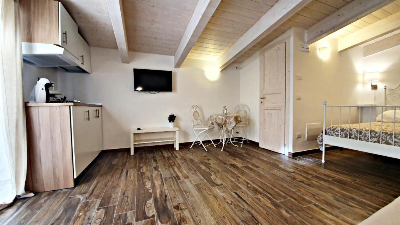 B&B A Casa Di Antonella Скаури Екстериор снимка