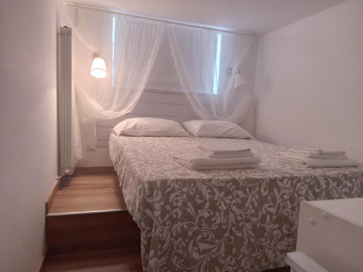 B&B A Casa Di Antonella Скаури Екстериор снимка