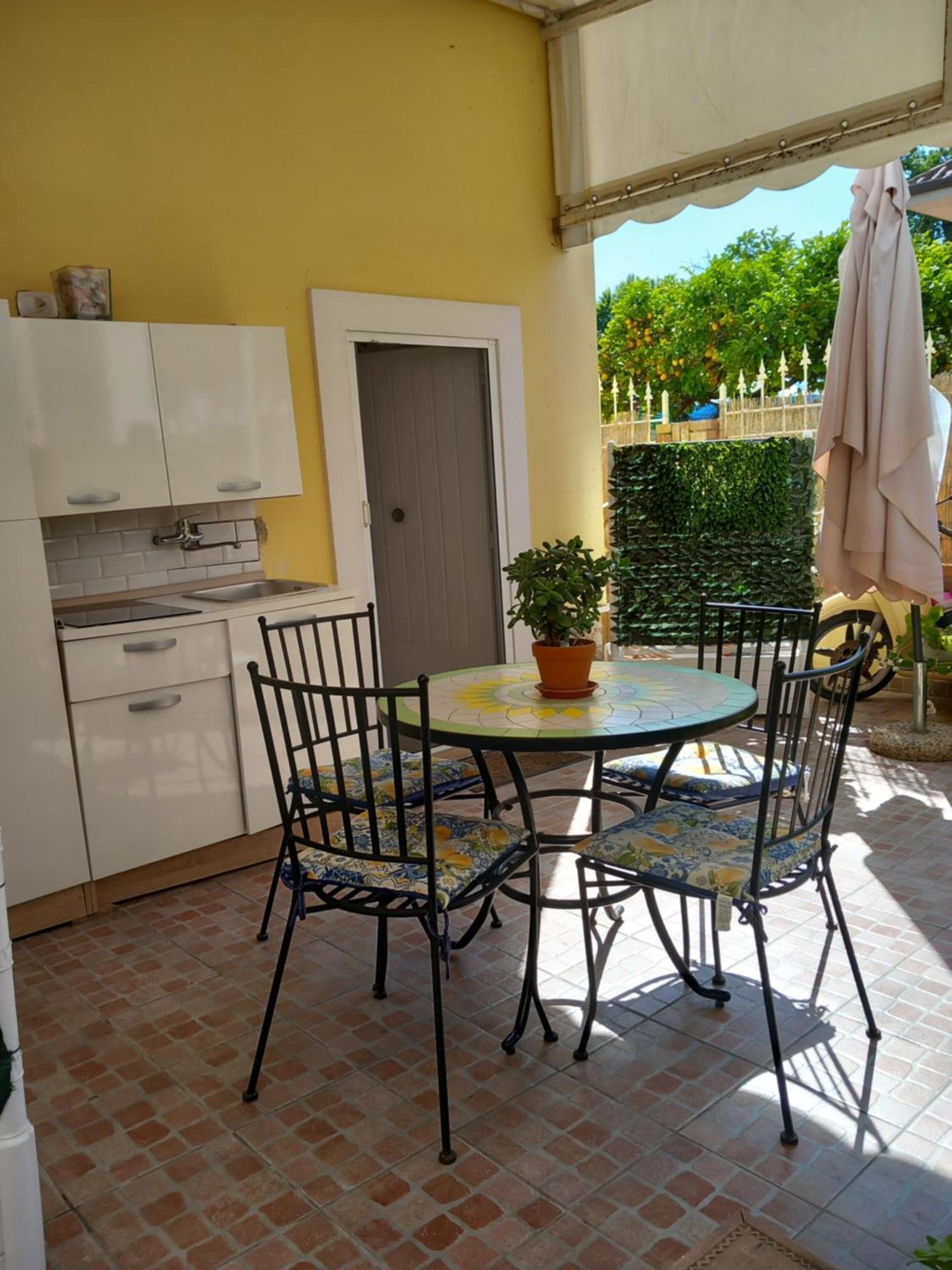 B&B A Casa Di Antonella Скаури Екстериор снимка