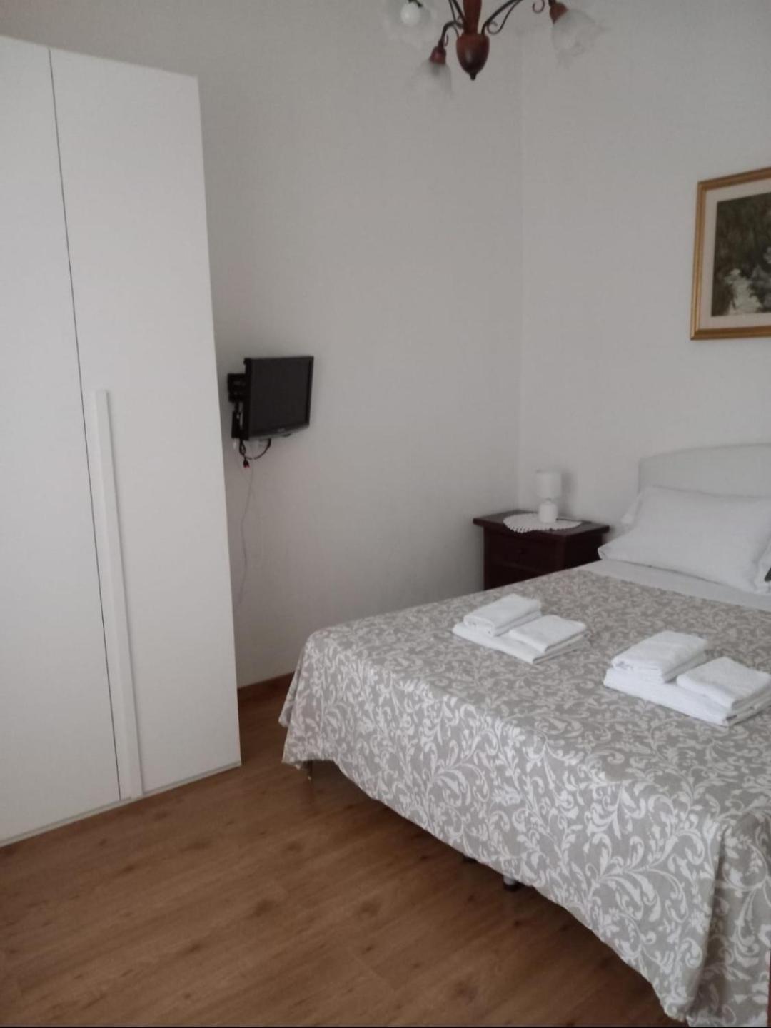 B&B A Casa Di Antonella Скаури Екстериор снимка