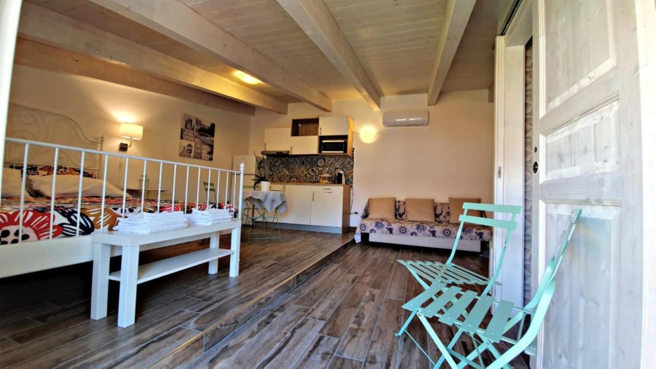 B&B A Casa Di Antonella Скаури Екстериор снимка
